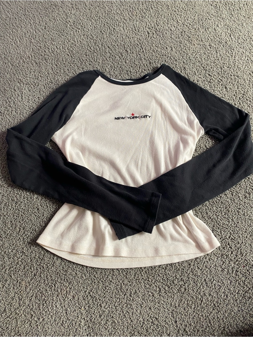 Brandy Melville Black & White NEW YORK CITY Raglan Long Sleeve Top